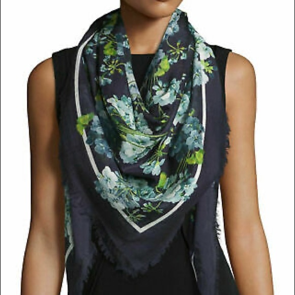 NWT Authentic Gucci Signature Floral Prints Large Shawl Scarf Silk Blend - Picture 1 of 12